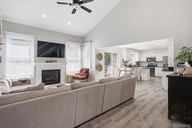 18488 Manor Lane, Livonia, MI 48152