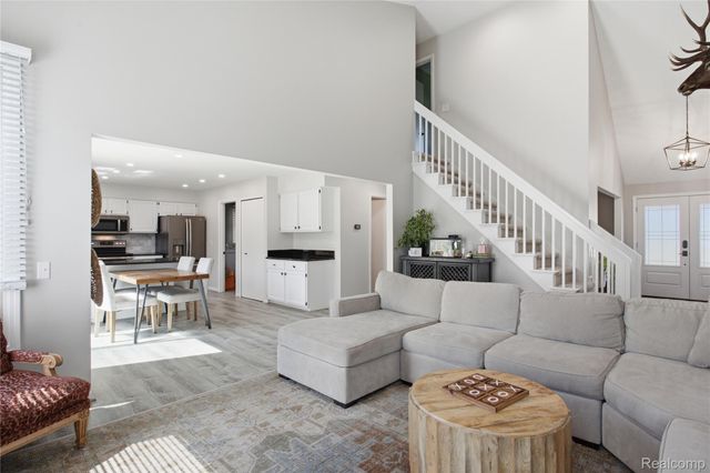 18488 Manor Lane, Livonia, MI 48152