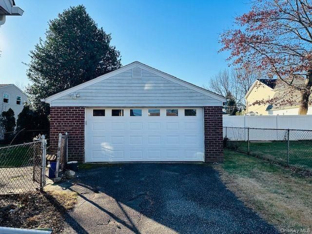 7 Beatrice Avenue, Syosset, NY 11791