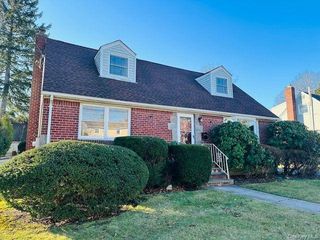 7 Beatrice Avenue, Syosset, NY 11791