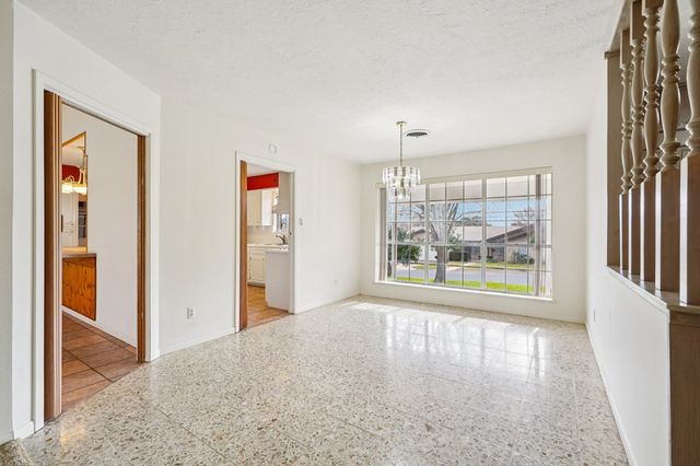 706 Cardinal Dr, Kerrville, TX 78028