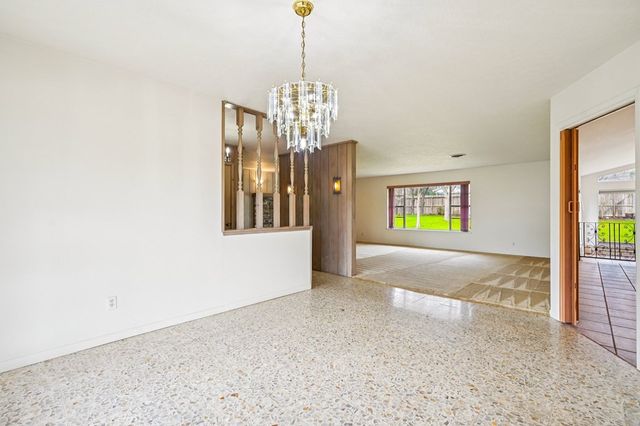 706 Cardinal Dr, Kerrville, TX 78028