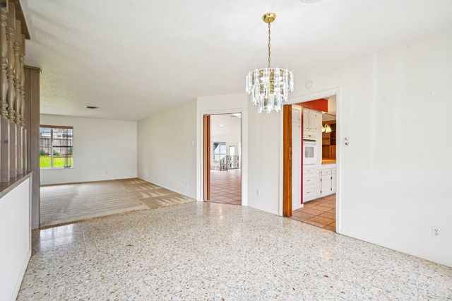 706 Cardinal Dr, Kerrville, TX 78028