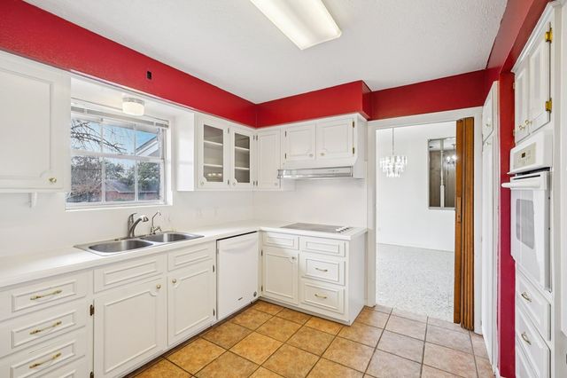 706 Cardinal Dr, Kerrville, TX 78028