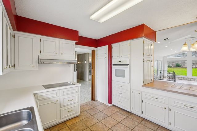 706 Cardinal Dr, Kerrville, TX 78028