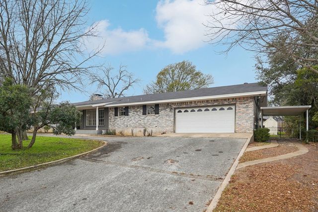 706 Cardinal Dr, Kerrville, TX 78028