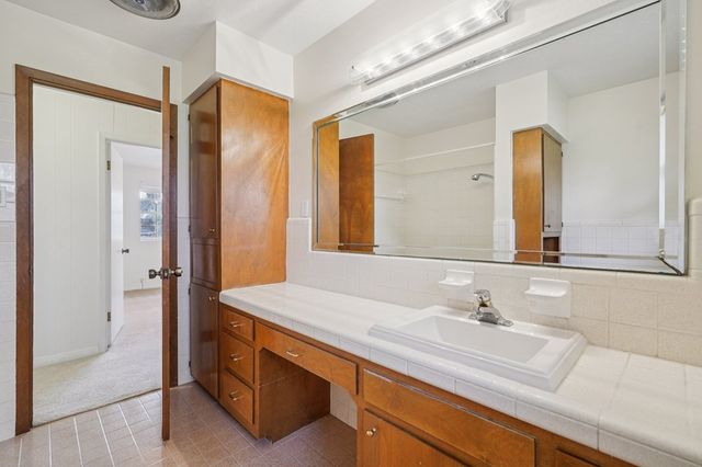 706 Cardinal Dr, Kerrville, TX 78028