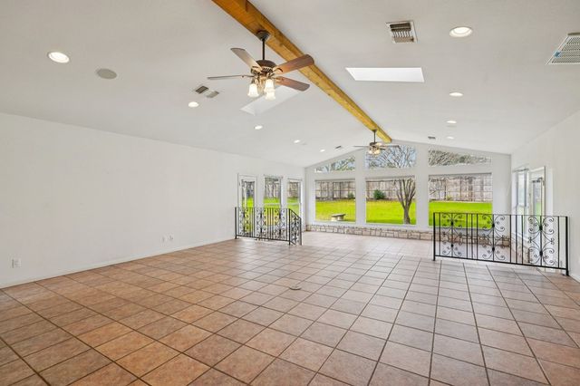 706 Cardinal Dr, Kerrville, TX 78028