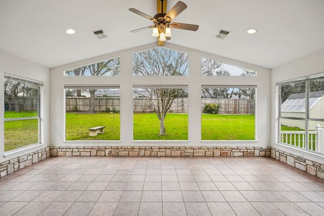 706 Cardinal Dr, Kerrville, TX 78028