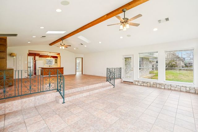 706 Cardinal Dr, Kerrville, TX 78028
