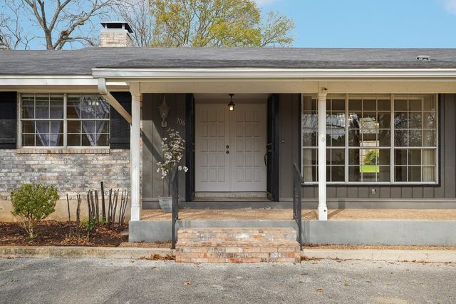 706 Cardinal Dr, Kerrville, TX 78028