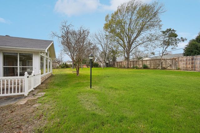 706 Cardinal Dr, Kerrville, TX 78028
