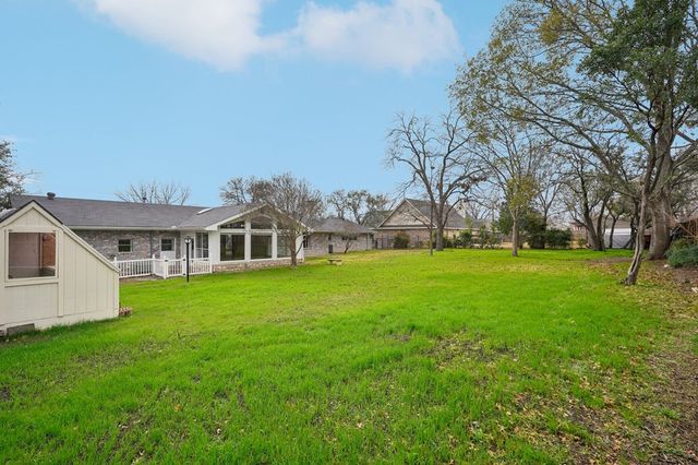 706 Cardinal Dr, Kerrville, TX 78028