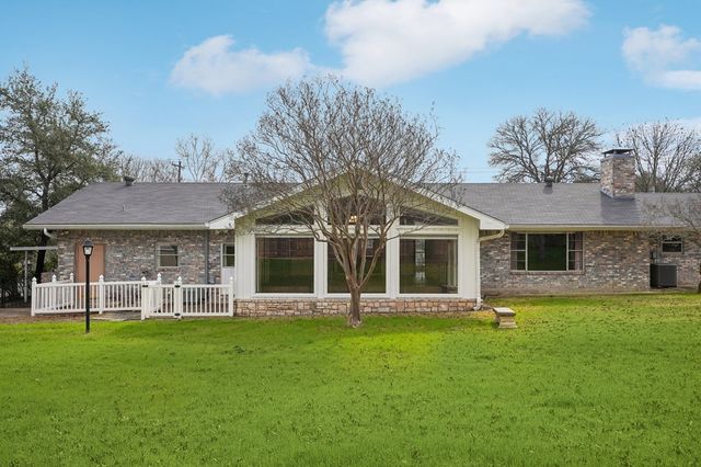 706 Cardinal Dr, Kerrville, TX 78028