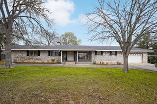 706 Cardinal Dr, Kerrville, TX 78028