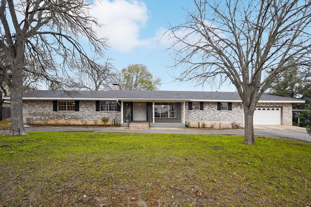 706 Cardinal Dr, Kerrville, TX 78028