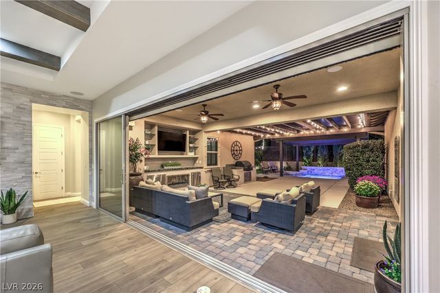 97 Menorca Island Court, Las Vegas, NV 89138