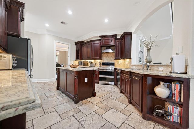 633 Crenshaw Road, Houston, TX 77504