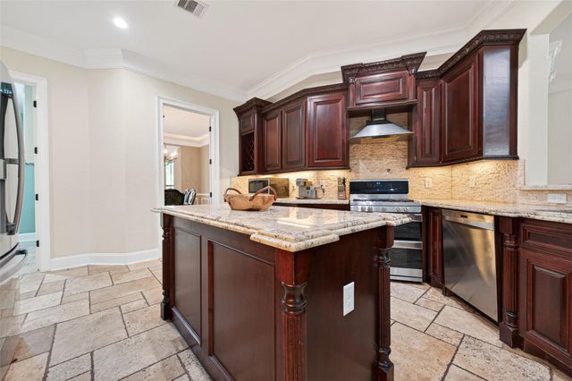 633 Crenshaw Road, Houston, TX 77504