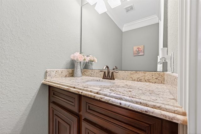 633 Crenshaw Road, Houston, TX 77504