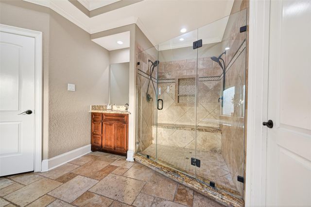 633 Crenshaw Road, Houston, TX 77504