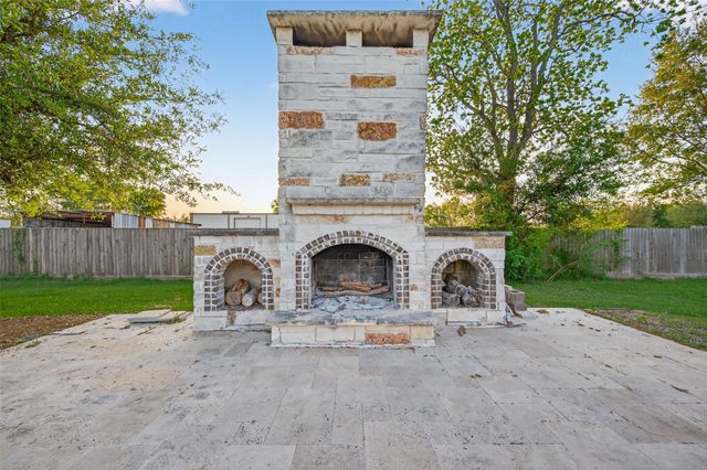 633 Crenshaw Road, Houston, TX 77504