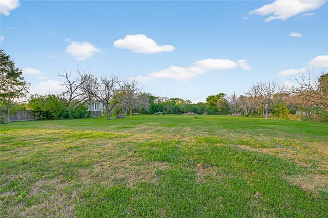 633 Crenshaw Road, Houston, TX 77504