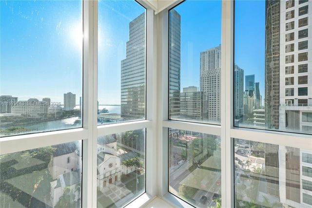 500 Brickell Ave 1402, Miami, FL 33131