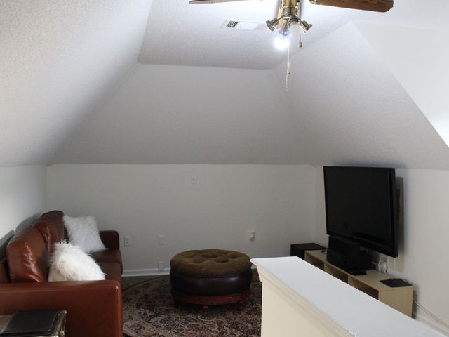 8916 CEDAR MILLS CV, Memphis, TN 38016