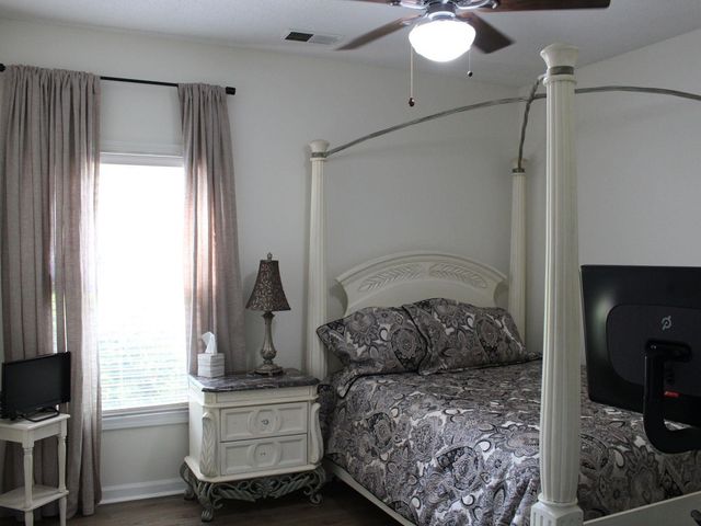 8916 CEDAR MILLS CV, Memphis, TN 38016