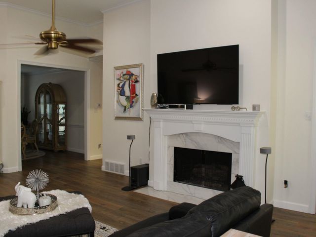 8916 CEDAR MILLS CV, Memphis, TN 38016
