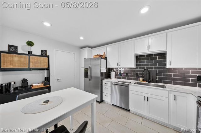 537 Tennyson, Rochester Hills, MI 48307