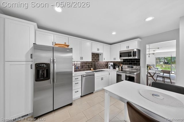 537 Tennyson, Rochester Hills, MI 48307