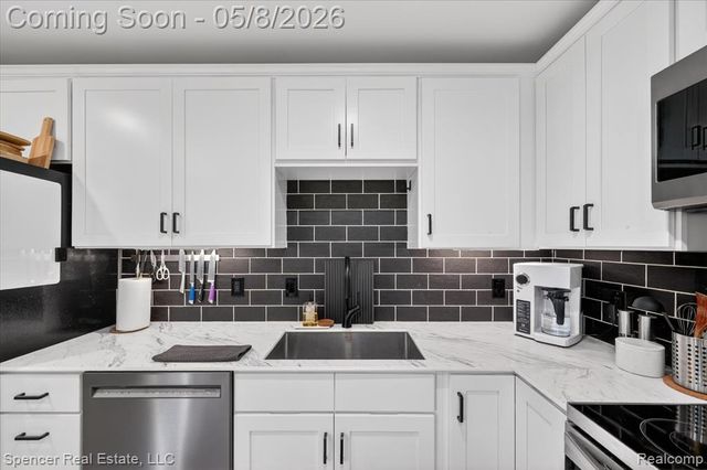 537 Tennyson, Rochester Hills, MI 48307