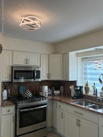 5031 Scarsdale Drive, Sterling Heights, MI 48310