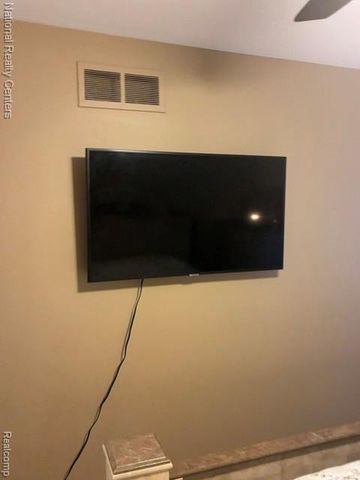 5031 Scarsdale Drive, Sterling Heights, MI 48310