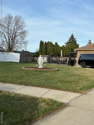 5031 Scarsdale Drive, Sterling Heights, MI 48310