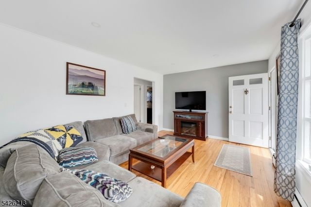 137 Lincoln Pl, Waldwick Boro, NJ 07463