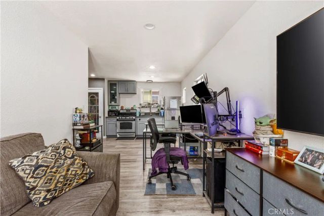 4909 El Molino Avenue, Riverside, CA 92504