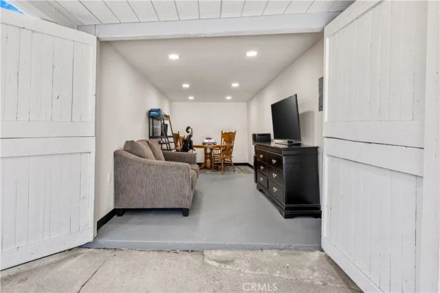 4909 El Molino Avenue, Riverside, CA 92504