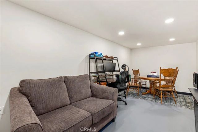 4909 El Molino Avenue, Riverside, CA 92504