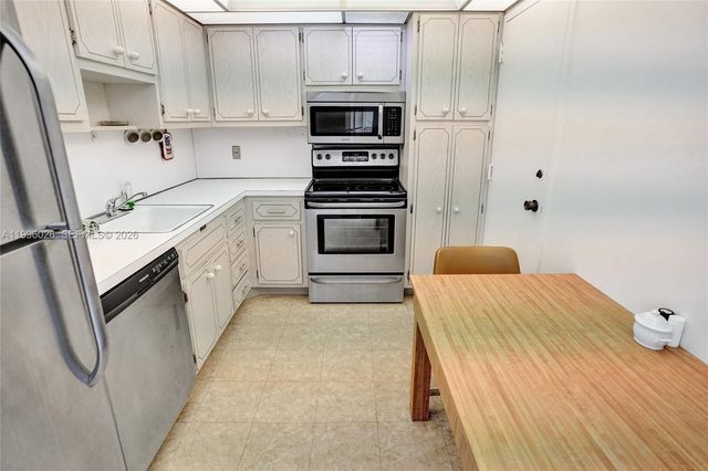 1985 S Ocean Dr 12A, Hallandale Beach, FL 33009