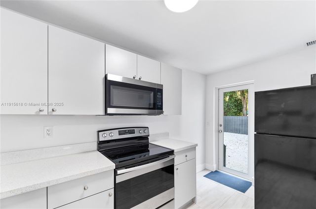 5731 SW 62nd Ter, Miami, FL 33143