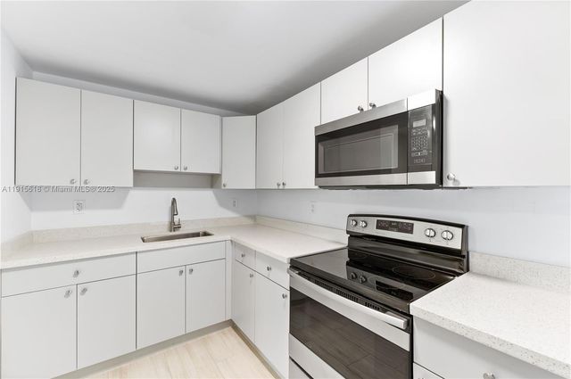 5731 SW 62nd Ter, Miami, FL 33143