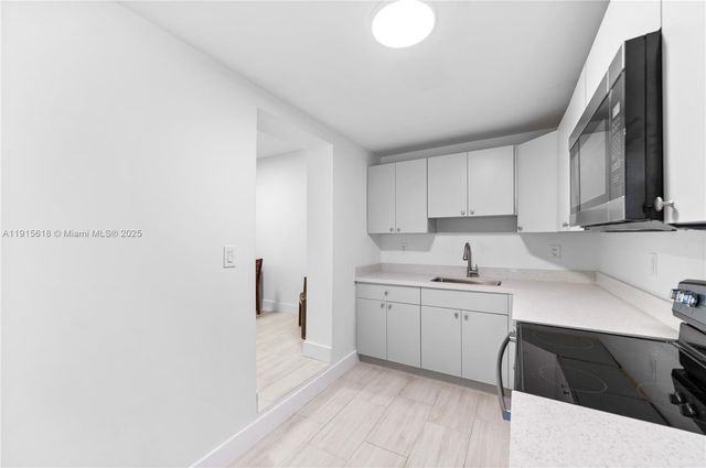 5731 SW 62nd Ter, Miami, FL 33143