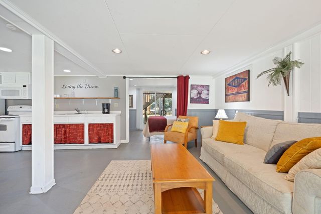 607 Portia Street, Edisto Island, SC 29438