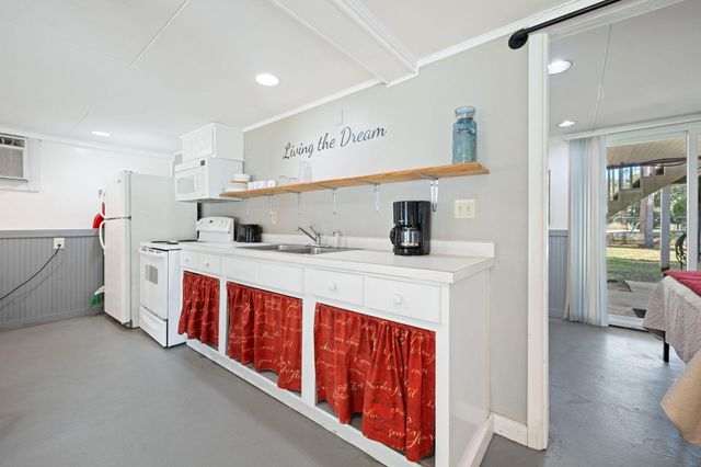 607 Portia Street, Edisto Island, SC 29438