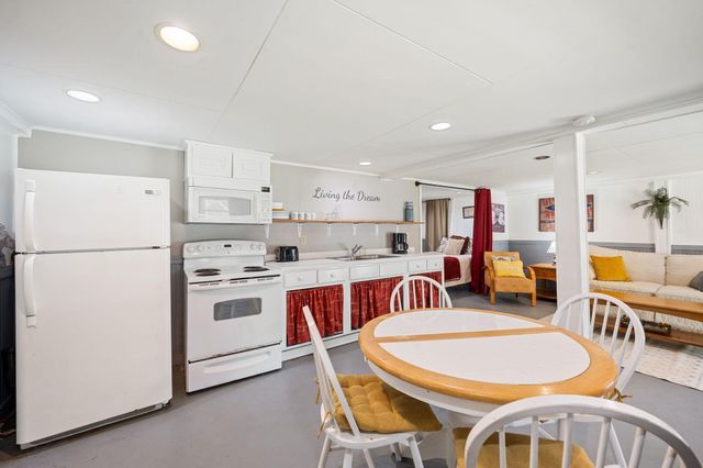 607 Portia Street, Edisto Island, SC 29438