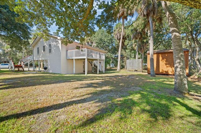 607 Portia Street, Edisto Island, SC 29438