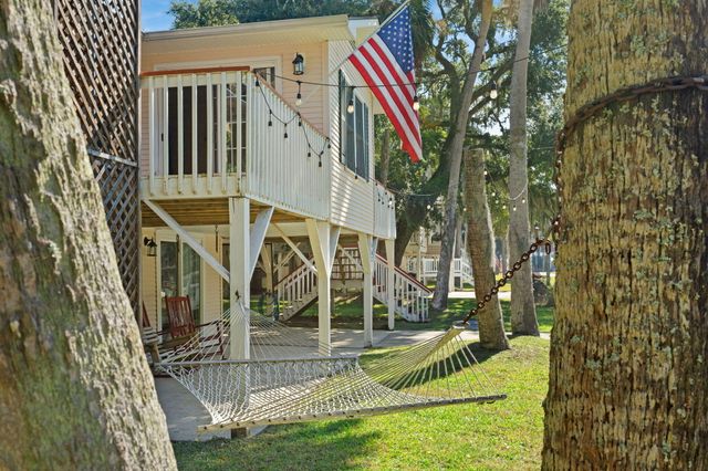607 Portia Street, Edisto Island, SC 29438
